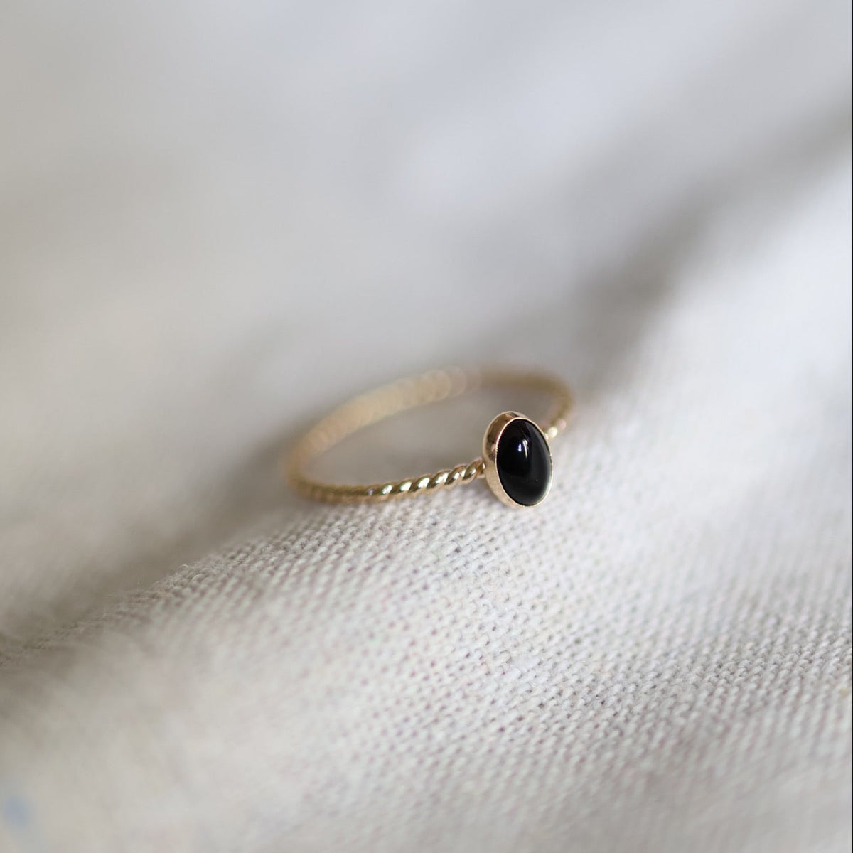 NYX OVAL
