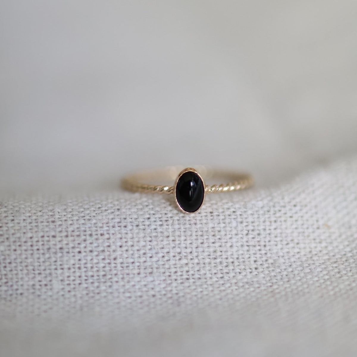 NYX OVAL